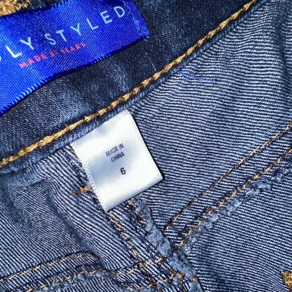 Simply Styled Women's Cuffed Dark Blue Jean Shorts Size 6 Mid Rise Stretch - Picture 11 of 13